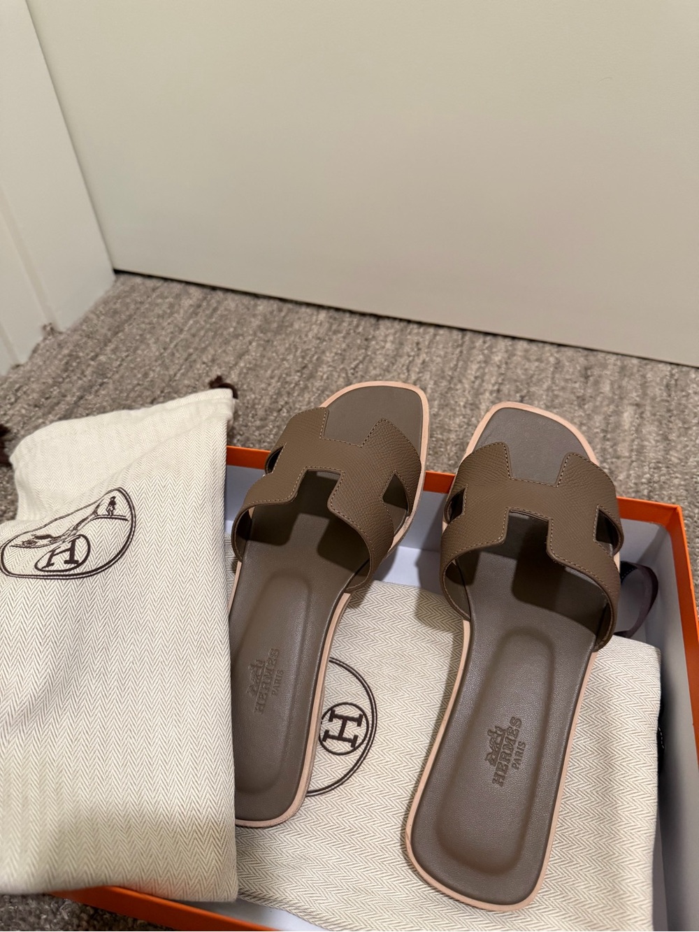 Hermes Etoupe H‑Slide Sandals - Picture 2 of 4